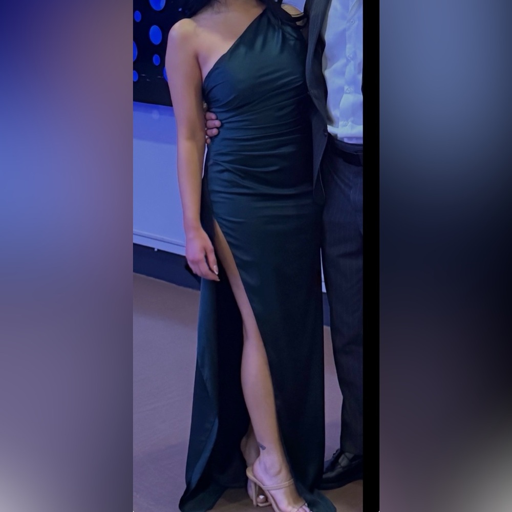 One-Shoulder Emerald Green Evening Dress with High Slit